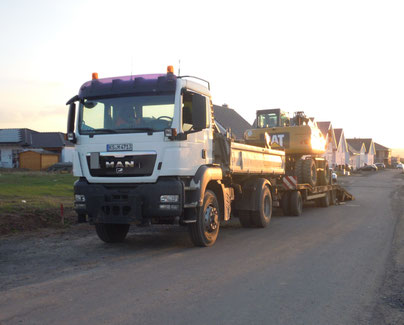Hammerlindl Tieflader mit Bagger
